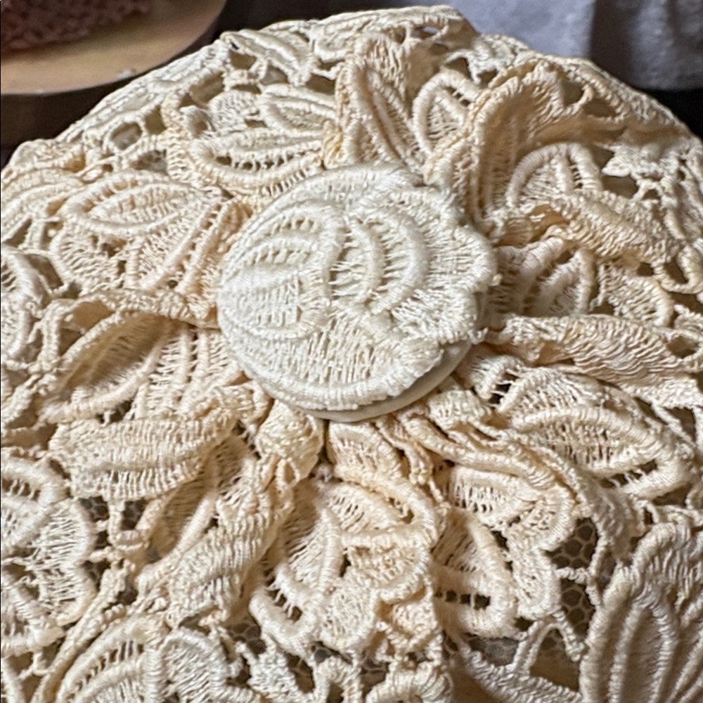 Vintage 1960's NWT Christian Cream Lace Bumper Style Hat bow has flaw - Picture 13 of 14